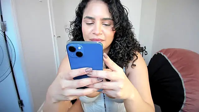 Snapshot of cinnamon_rosa chatting on 02/27/25, 10:31 cinnamon rosa online show from 02/27/25, 10:31