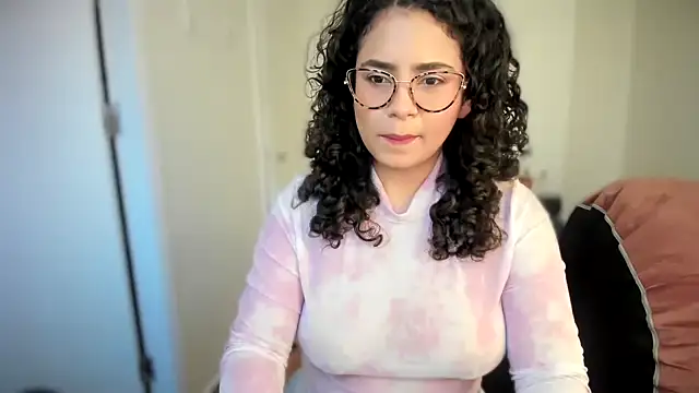 Snapshot of cinnamon_rosa chatting on 03/14/25, 10:38 cinnamon rosa online show from 03/14/25, 10:38