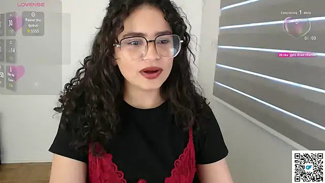 Snapshot of cinnamon_rosa chatting on 10/17/25, 10:01 cinnamon rosa online show from 10/17/25, 10:01