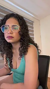 Snapshot of cinnamon_rosa chatting on 01/15/26, 04:11 cinnamon rosa online show from 01/15/26, 04:11