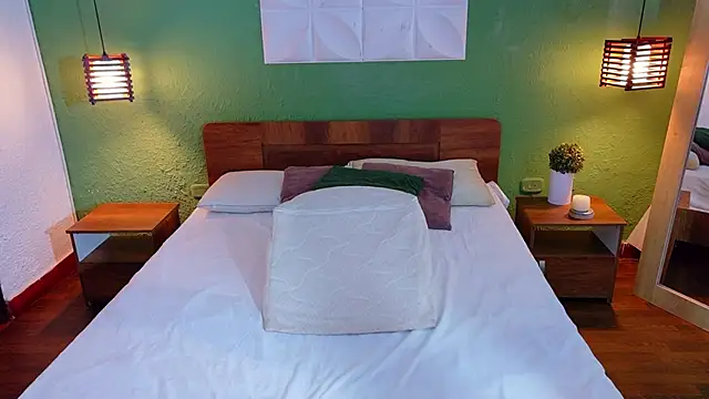 Shamiraa moore online show from 12/03/25, 02:04