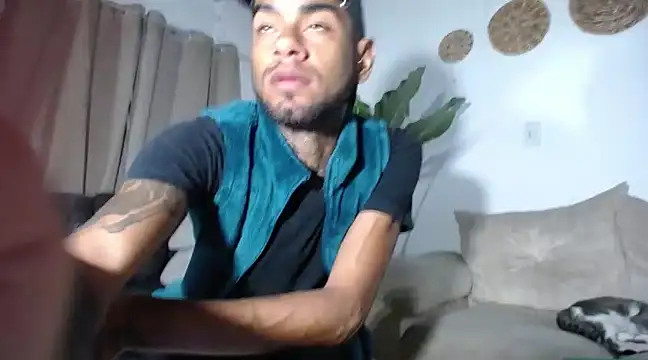 Snapshot of Christopher_kenne chatting on 02/04/25, 01:45 Christopher kenne online show from 02/04/25, 01:45