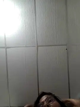 Snapshot of Sofythom1 chatting on 05/08/26, 03:12 Sofythom1 online show from 05/08/26, 03:12