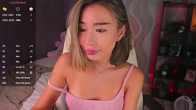 Snapshot of sensualily chatting on 05/22/26, 03:28 sensualily online show from 05/22/26, 03:28