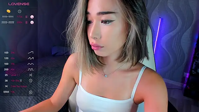 Snapshot of sensualily chatting on 07/23/26, 03:32 sensualily online show from 07/23/26, 03:32