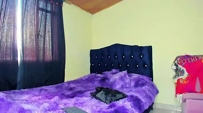 scarlet tommy online show from 03/15/25, 09:05