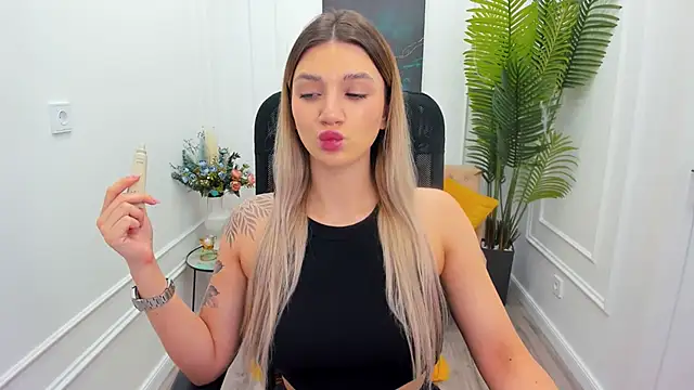 SelenaeMoore online show from 11/14/25, 07:45