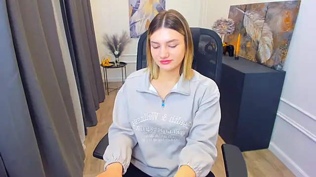 SelenaeMoore online show from 04/12/26, 03:44