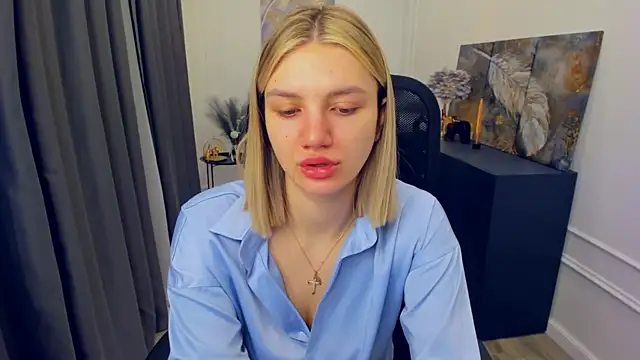 SelenaeMoore online show from 04/18/26, 03:54