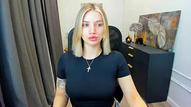 SelenaeMoore online show from 04/19/26, 03:39