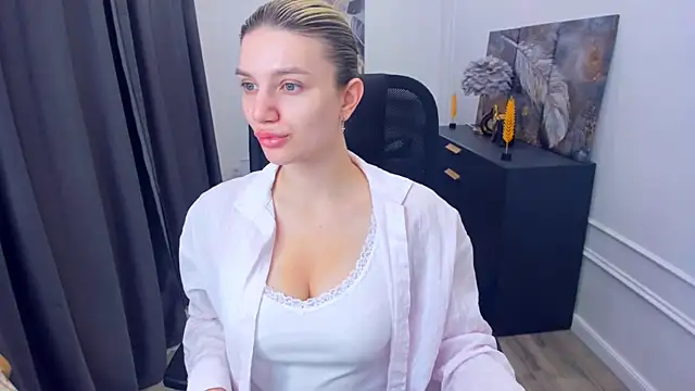 SelenaeMoore online show from 05/23/26, 03:45