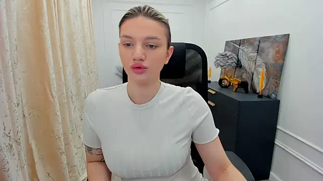 SelenaeMoore online show from 05/30/26, 03:47