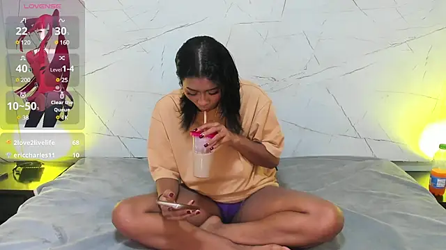 Snapshot of LAYLATAYLOR_ chatting on 12/06/24, 07:54 LAYLATAYLOR online show from 12/06/24, 07:54