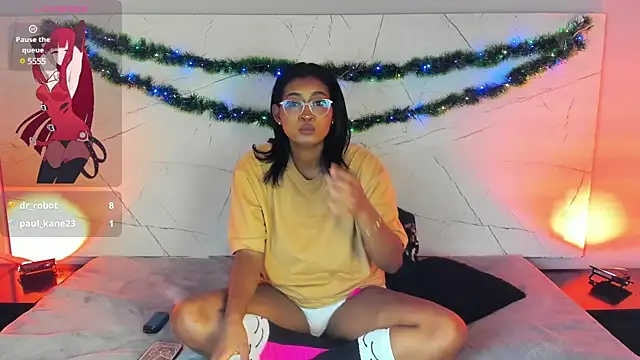 Snapshot of LAYLATAYLOR_ chatting on 12/11/24, 03:37 LAYLATAYLOR online show from 12/11/24, 03:37