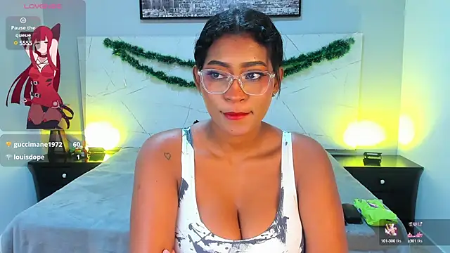 Snapshot of LAYLATAYLOR_ chatting on 12/18/24, 09:04 LAYLATAYLOR online show from 12/18/24, 09:04