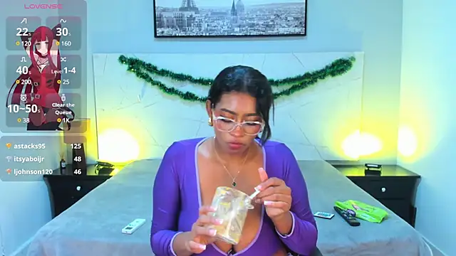 Snapshot of LAYLATAYLOR_ chatting on 12/27/24, 05:09 LAYLATAYLOR online show from 12/27/24, 05:09