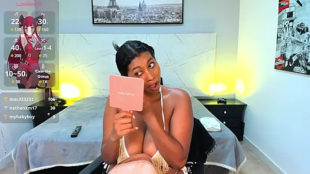 Snapshot of LAYLATAYLOR_ chatting on 01/18/25, 12:24 LAYLATAYLOR online show from 01/18/25, 12:24