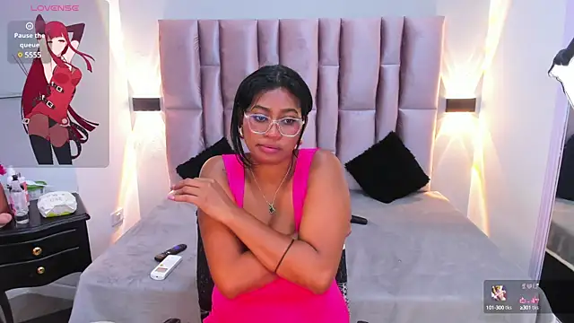 Snapshot of LAYLATAYLOR_ chatting on 02/19/25, 01:39 LAYLATAYLOR online show from 02/19/25, 01:39