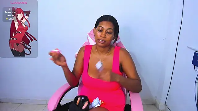 Snapshot of LAYLATAYLOR_ chatting on 03/01/25, 06:35 LAYLATAYLOR online show from 03/01/25, 06:35