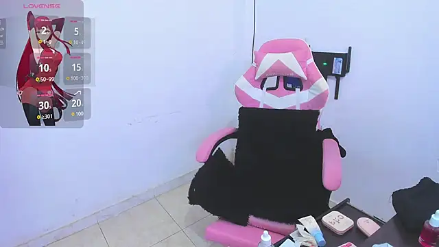 Snapshot of LAYLATAYLOR_ chatting on 03/18/25, 02:36 LAYLATAYLOR online show from 03/18/25, 02:36