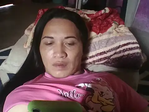 Snapshot of iaradias chatting on 10/20/25, 12:38 iaradias online show from 10/20/25, 12:38