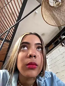 Snapshot of NAUGHTY_LITTLE_18 chatting on 12/21/24, 06:34 NAUGHTY LITTLE 18 online show from 12/21/24, 06:34