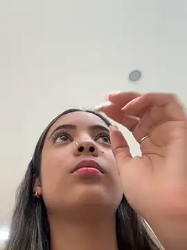 Snapshot of NAUGHTY_LITTLE_18 chatting on 03/05/25, 09:15 NAUGHTY LITTLE 18 online show from 03/05/25, 09:15