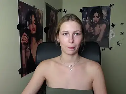 Snapshot of StrangerGi chatting on 07/17/26, 11:39 StrangerGi online show from 07/17/26, 11:39