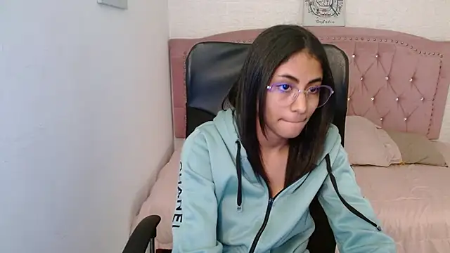 shaneelle online show from 02/11/25, 09:09