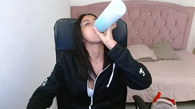 shaneelle online show from 02/20/25, 06:06