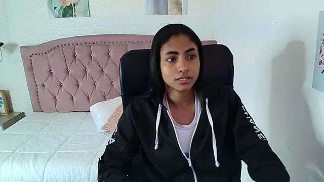 shaneelle online show from 09/10/25, 03:06