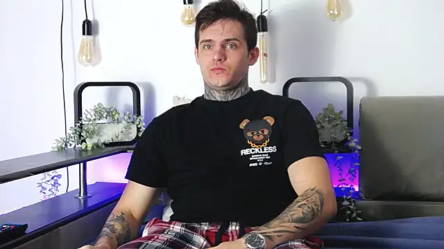 CarterCole online show from 02/03/25, 07:40