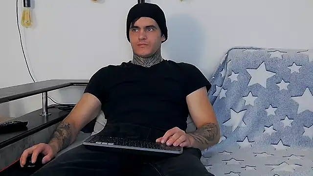 CarterCole online show from 12/15/25, 09:24