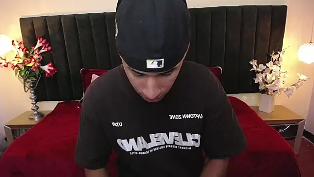 soft attraction online show from 02/25/26, 07:34