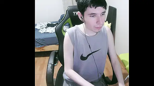 Snapshot of Twink_martinboy chatting on 01/05/25, 02:38 Twink martinboy online show from 01/05/25, 02:38