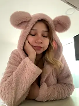 Snapshot of -SofiaCastillo- chatting on 11/28/25, 01:14 -SofiaCastillo- online show from 11/28/25, 01:14