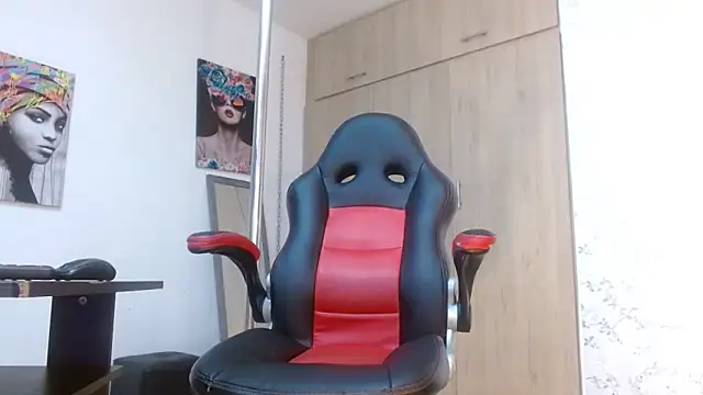 PaulinaRubio  online show from 01/07/25, 10:19