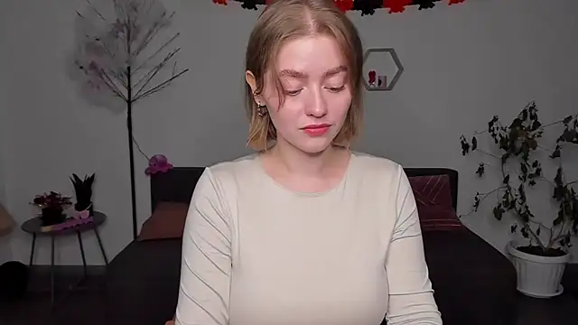 AidaPerry online show from 12/10/24, 01:44