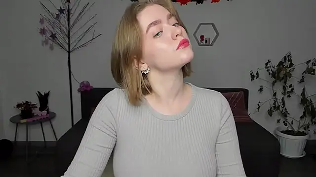 AidaPerry online show from 12/11/24, 02:22