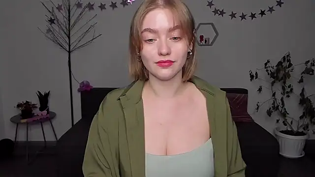 AidaPerry online show from 12/14/24, 03:25