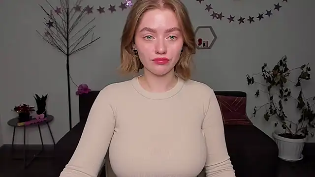 AidaPerry online show from 12/22/24, 01:55