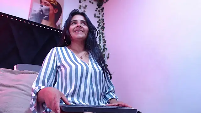  Marcela   online show from 09/21/25, 12:51