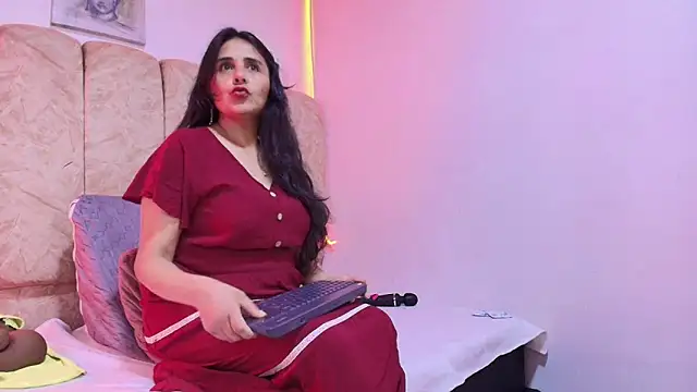Snapshot of _Marcela__ chatting on 04/20/26, 11:35 Marcela online show from 04/20/26, 11:35