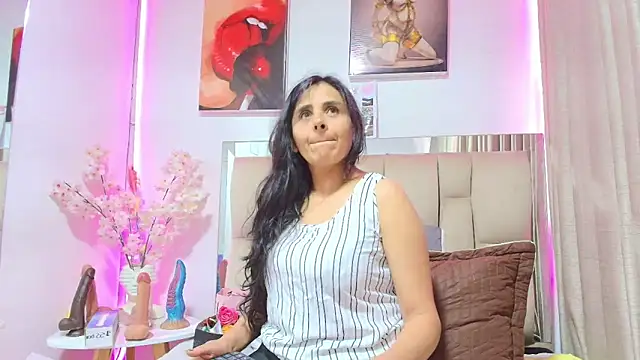 Snapshot of _Marcela__ chatting on 05/18/26, 11:27 Marcela online show from 05/18/26, 11:27
