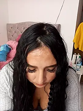 Snapshot of Juanamd1 chatting on 12/19/25, 02:35 Juanamd1 online show from 12/19/25, 02:35