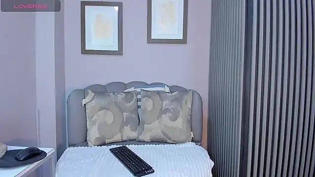 Nahiajhonson  online show from 01/15/25, 12:25