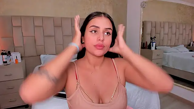 EmmaTorres  online show from 02/06/25, 05:25