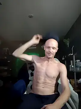 Snapshot of omgkidisthaone chatting on 10/17/25, 12:52 omgkidisthaone online show from 10/17/25, 12:52