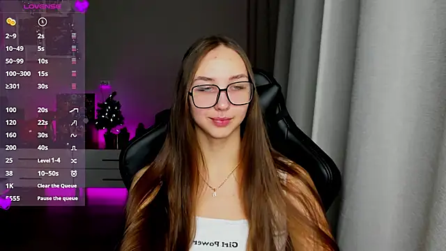 Snapshot of Sm0ly chatting on 12/20/24, 02:08 Sm0ly online show from 12/20/24, 02:08