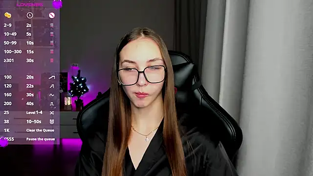 Snapshot of Sm0ly chatting on 01/07/25, 01:17 Sm0ly online show from 01/07/25, 01:17